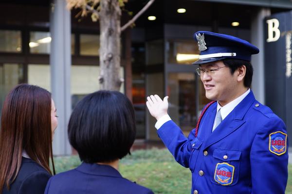 複合施設での警備業務のお仕事、複数名で業務を行っています♪